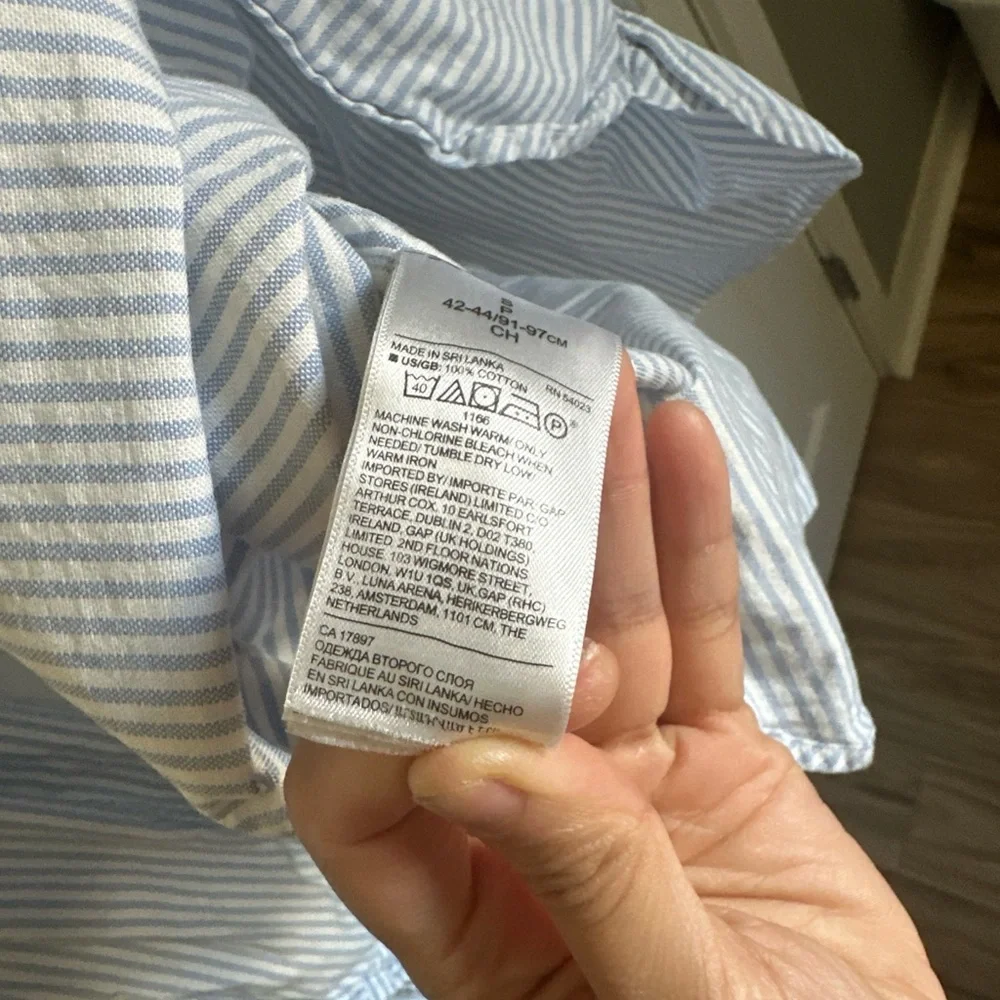 Banana Republic Men's Blue Striped Shirt